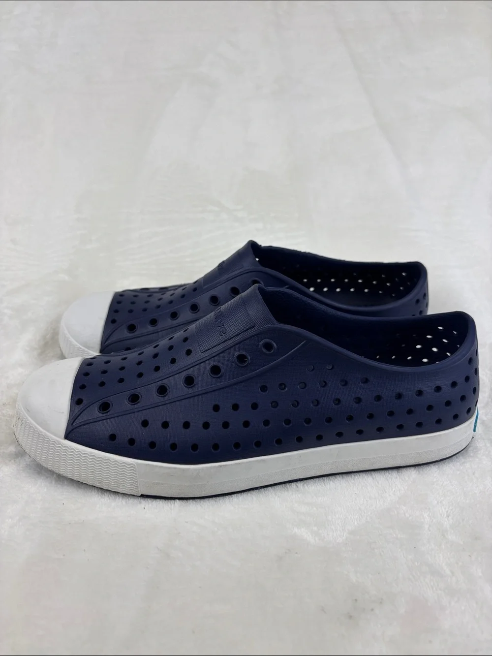NATIVE Jefferson Navy Slip-On Outdoor Shoes Size J6